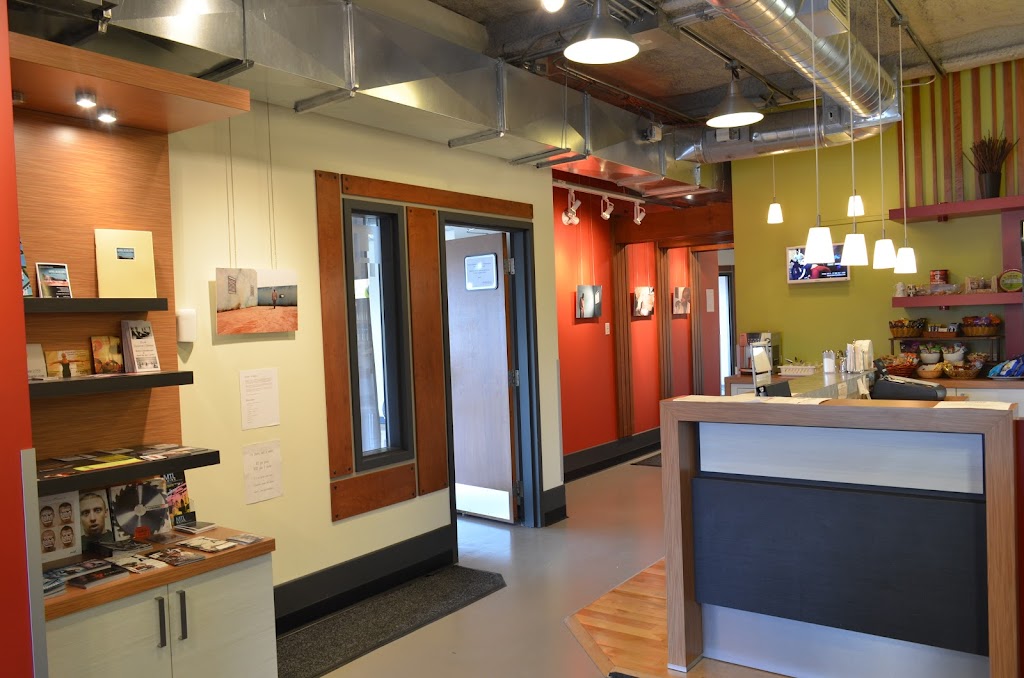 Studio Bizz Iberville | 2488 Avenue du Mont-Royal E, Montréal, QC H2H 1L3, Canada | Phone: (514) 526-2499
