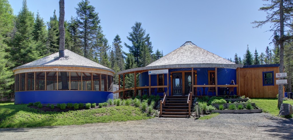 Le Rond Coin | 340 Rue Saint Louis, Saint-Élie-de-Caxton, QC G0X 2N0, Canada | Phone: (819) 221-3332