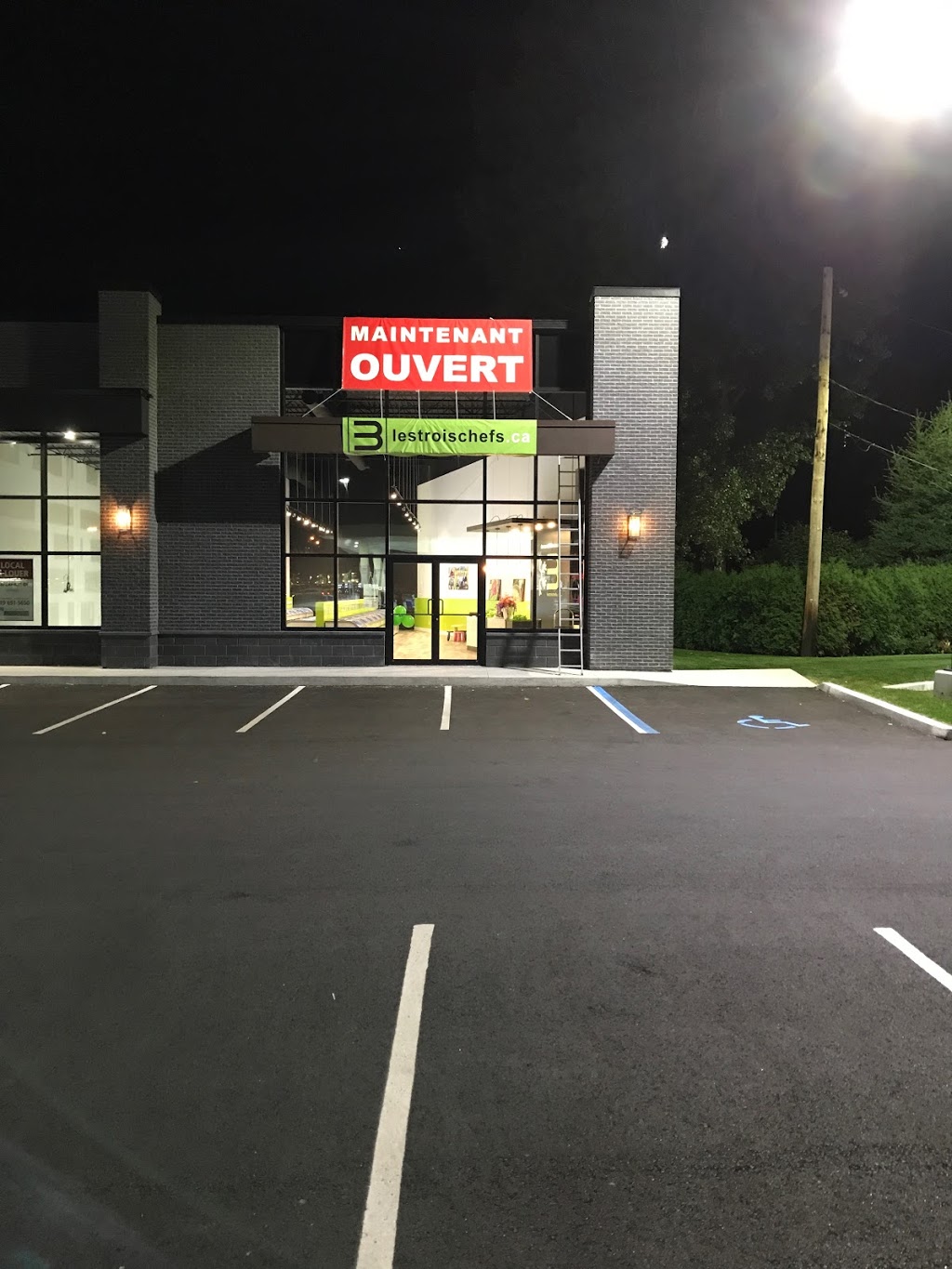 Les trois Chefs Trois-Rivières | 5015 Rue Marion, Trois-Rivières, QC G9A 6M9, Canada | Phone: (819) 489-0141