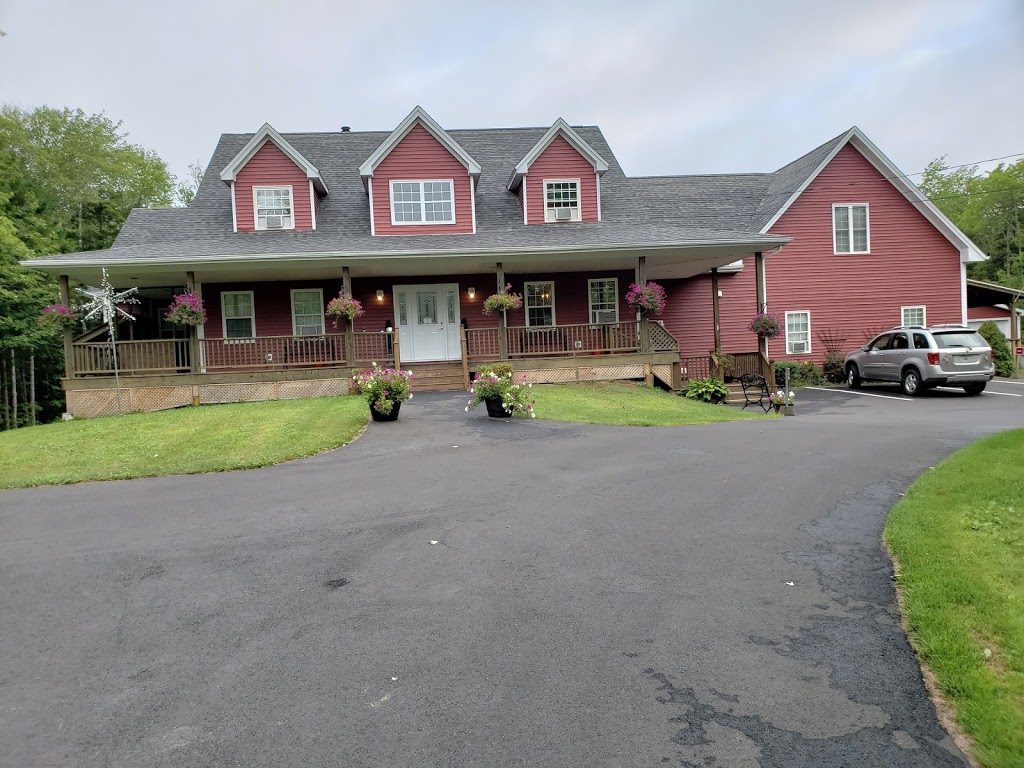 Snowflake Manor Bed & Breakfast | 6177 Hwy 2, Oakfield, NS B2T 1E3, Canada | Phone: (902) 860-0732