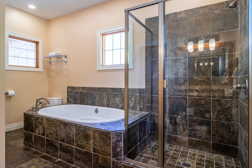 Halcyon Hot Springs Resort | 5655 BC-23, Nakusp, BC V0G 1R0, Canada | Phone: (250) 265-3554