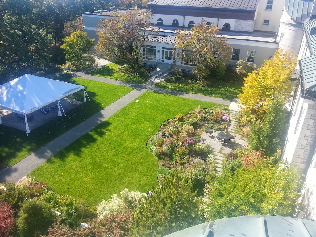 Rideau Gate Assoc Inc | 21 Belvedere Crescent, Ottawa, ON K1M 0E5, Canada | Phone: (613) 744-2532