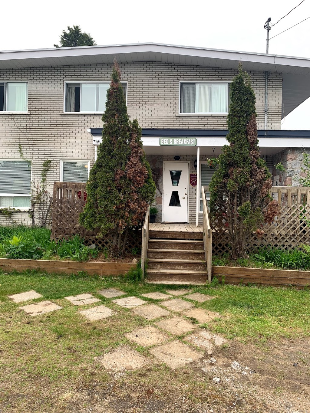 Auberge du Lac Archambault | 221 Rue Aubin, Saint-Donat-de-Montcalm, QC J0T 2C0, Canada | Phone: (819) 424-3542
