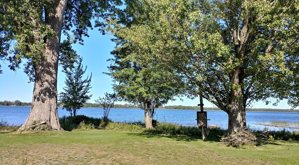 Auberge Relais 4 Saisons Inn | 579 BORD DE LEAU RANG S, Saint-Georges-de-Clarenceville, QC J0J 1B0, Canada | Phone: (450) 294-2677