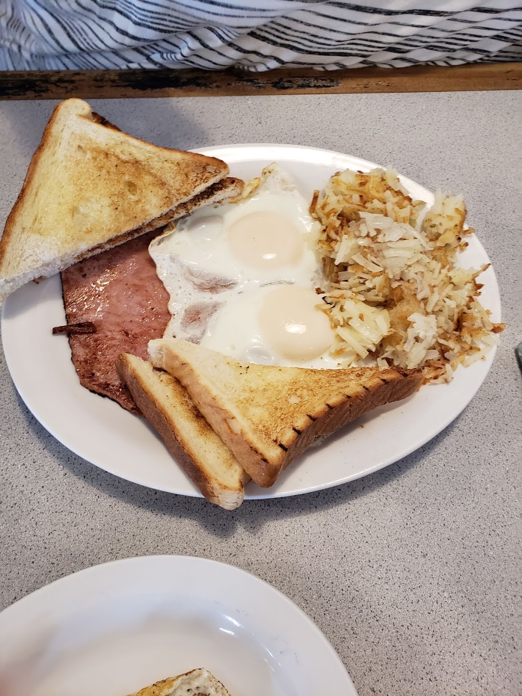 Seine River Cafe | 390 Provencher Blvd, Winnipeg, MB R2H 0H1, Canada | Phone: (204) 237-4864