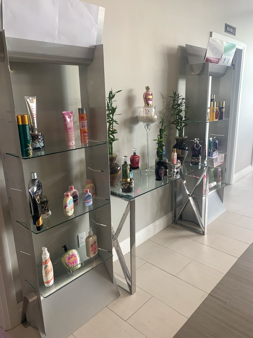 queens spa and tanning | 164 Colborne St W, Brantford, ON N3T 1L2, Canada | Phone: (519) 304-6888