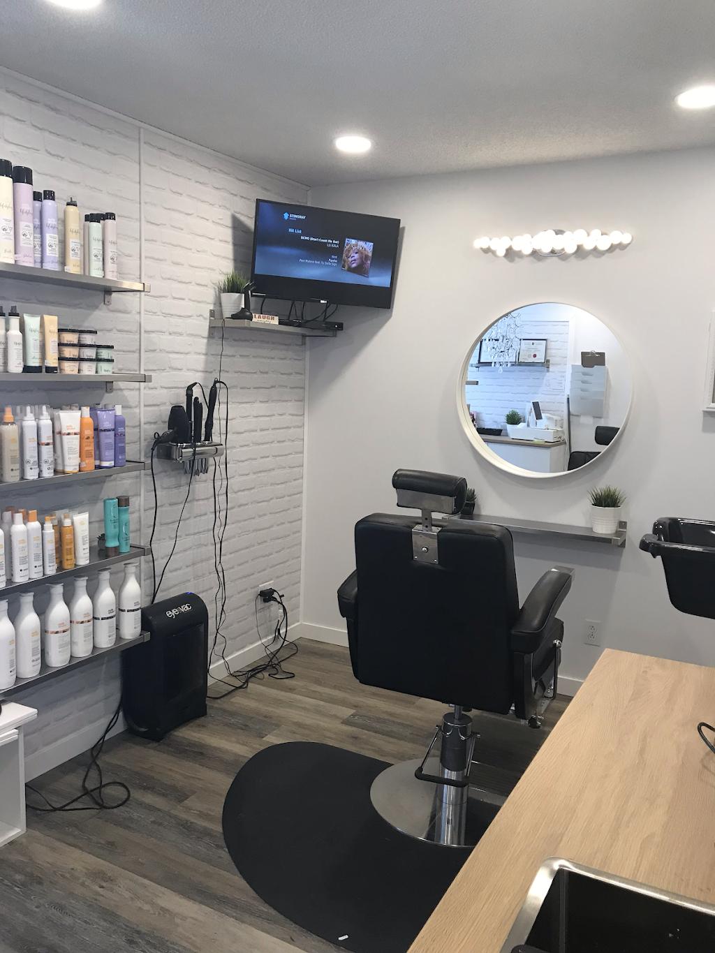 Roxy Rollers Salon | 155 13 St, Morden, MB R6M 1E9, Canada | Phone: (204) 312-8849
