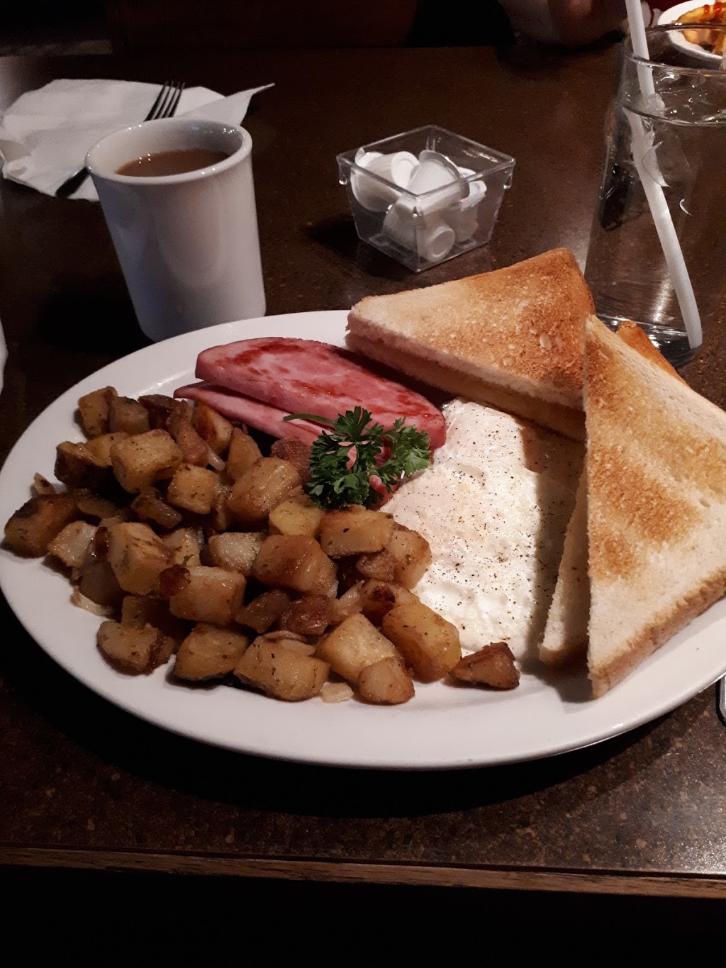 Fox & Hound Neighbourhood Pub | 720 Coverdale Rd, Riverview, NB E1B 3L8, Canada | Phone: (506) 387-2883