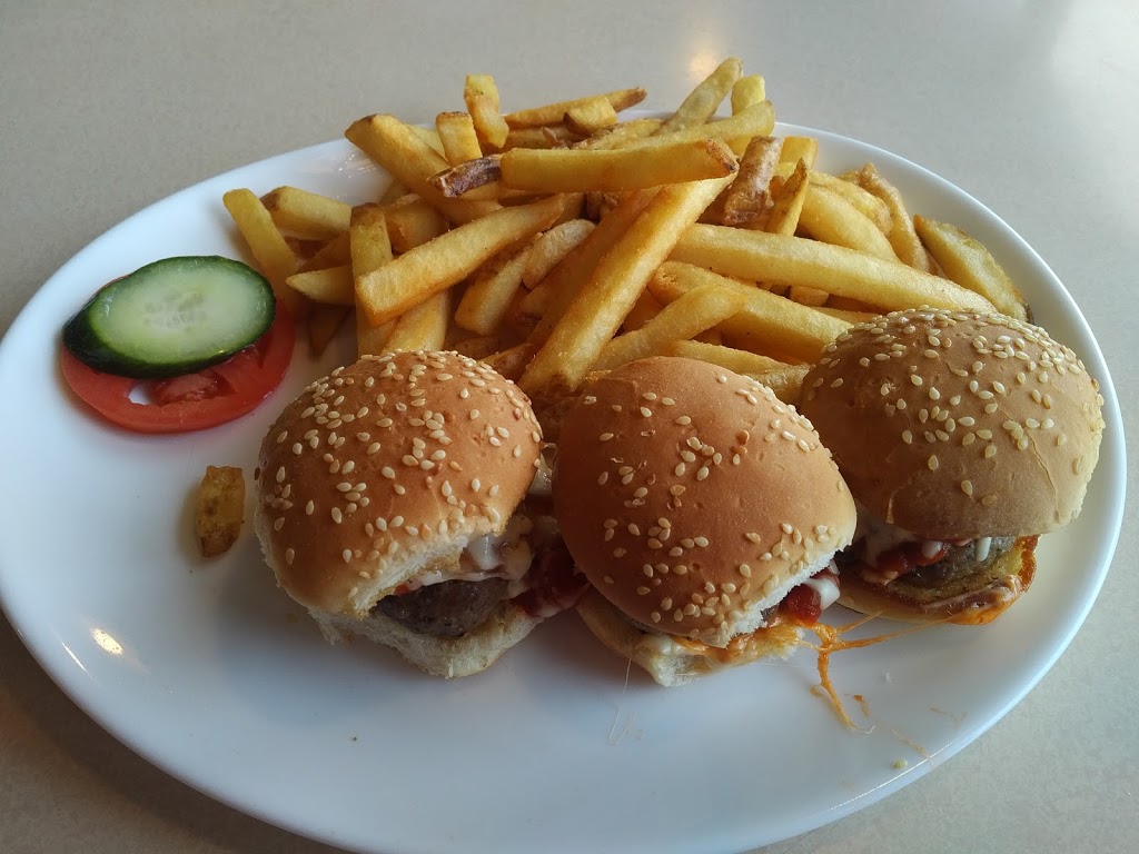 Humptys Family Restaurant | 9555 82 Ave NW, Edmonton, AB T6C 0Z7, Canada | Phone: (780) 437-0727