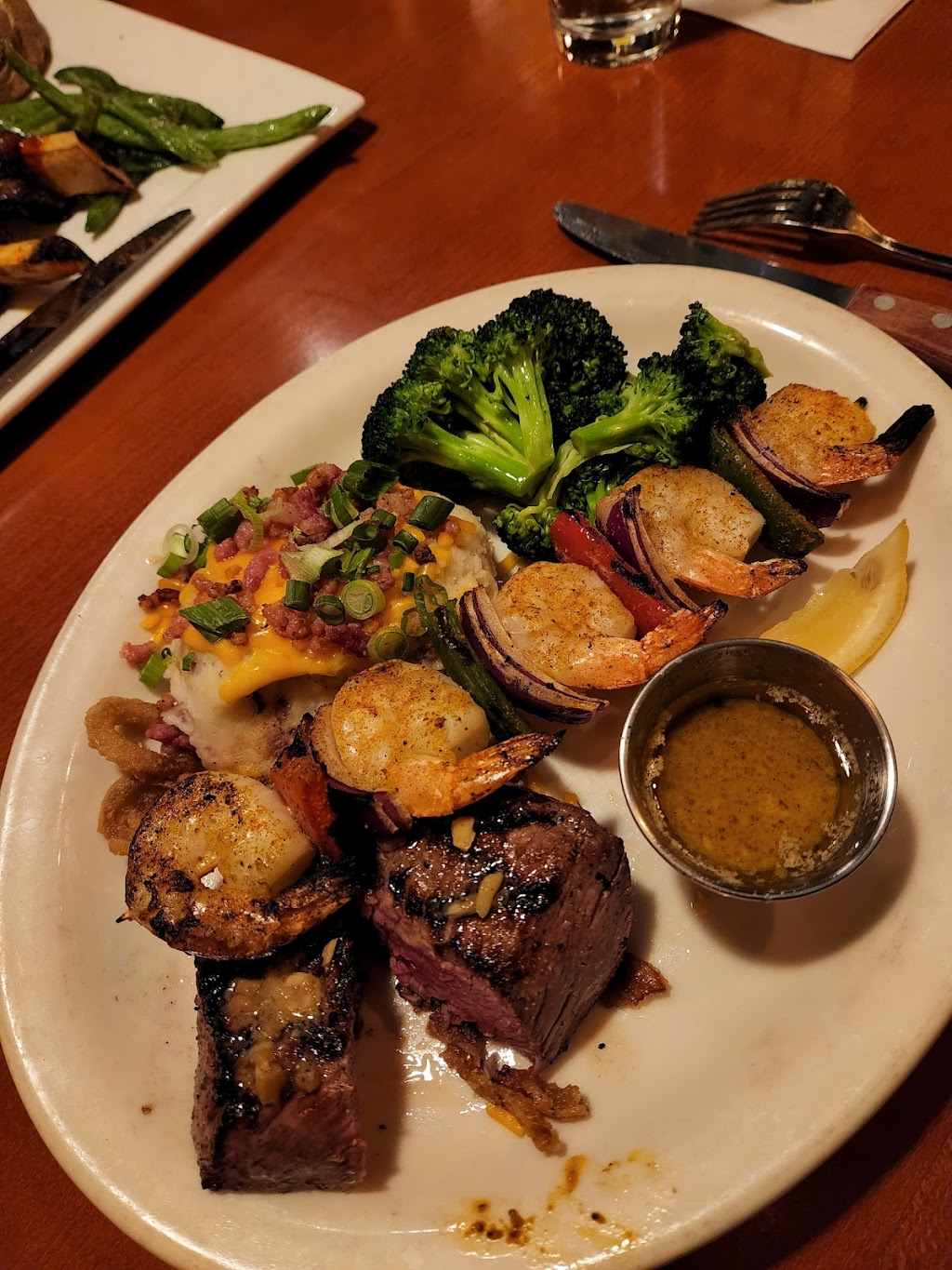 Tony Romas | 1500 Pembina Hwy, Winnipeg, MB R3T 2E3, Canada | Phone: (204) 477-5195