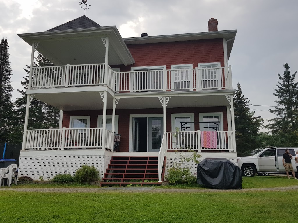 Le Domaine Véro | 474 Rue St Jean, Pohénégamook, QC G0L 1J0, Canada | Phone: (418) 859-3239