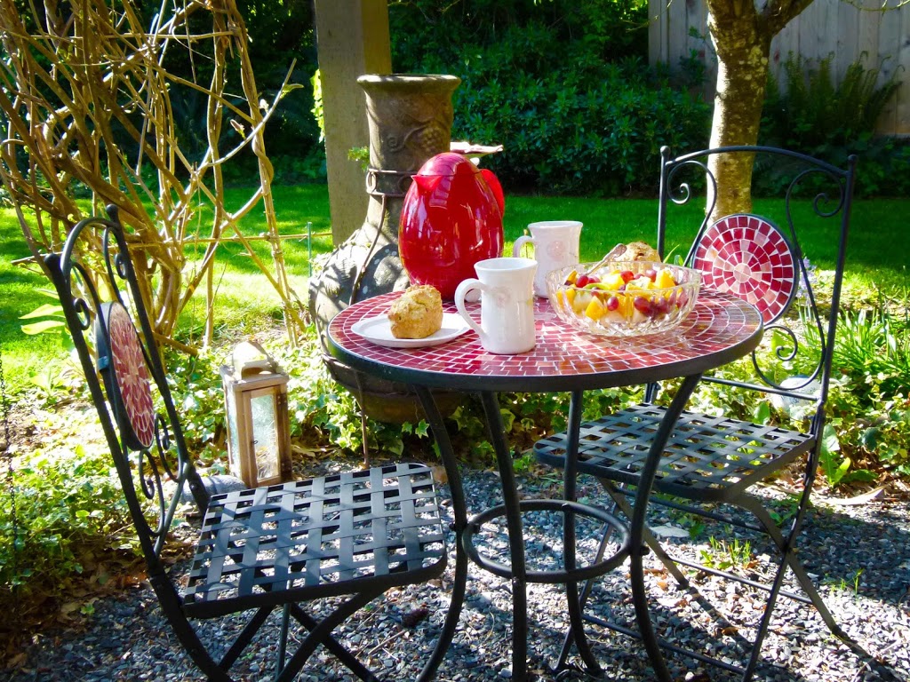 Hummingbird Haven B&B | 10849 Olsen Rd #2, Ladysmith, BC V9G 1Z8, Canada | Phone: (250) 606-7011