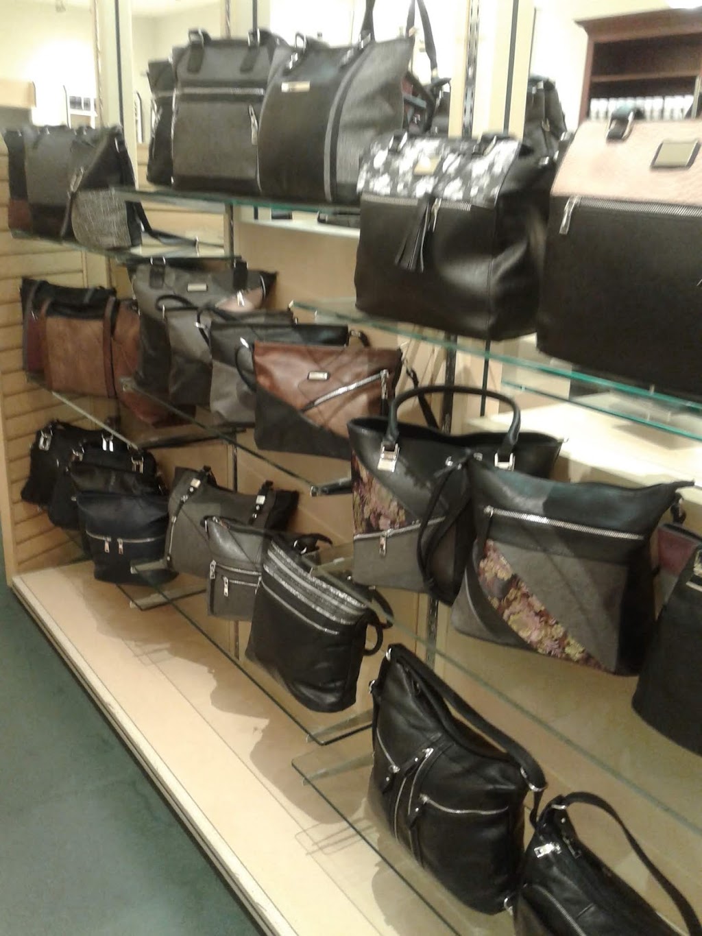 Chaussures Yellow | Carrefour St-Georges, 8585 Bd Lacroix, Saint-Georges, QC G5Y 5L6, Canada | Phone: (418) 228-3970