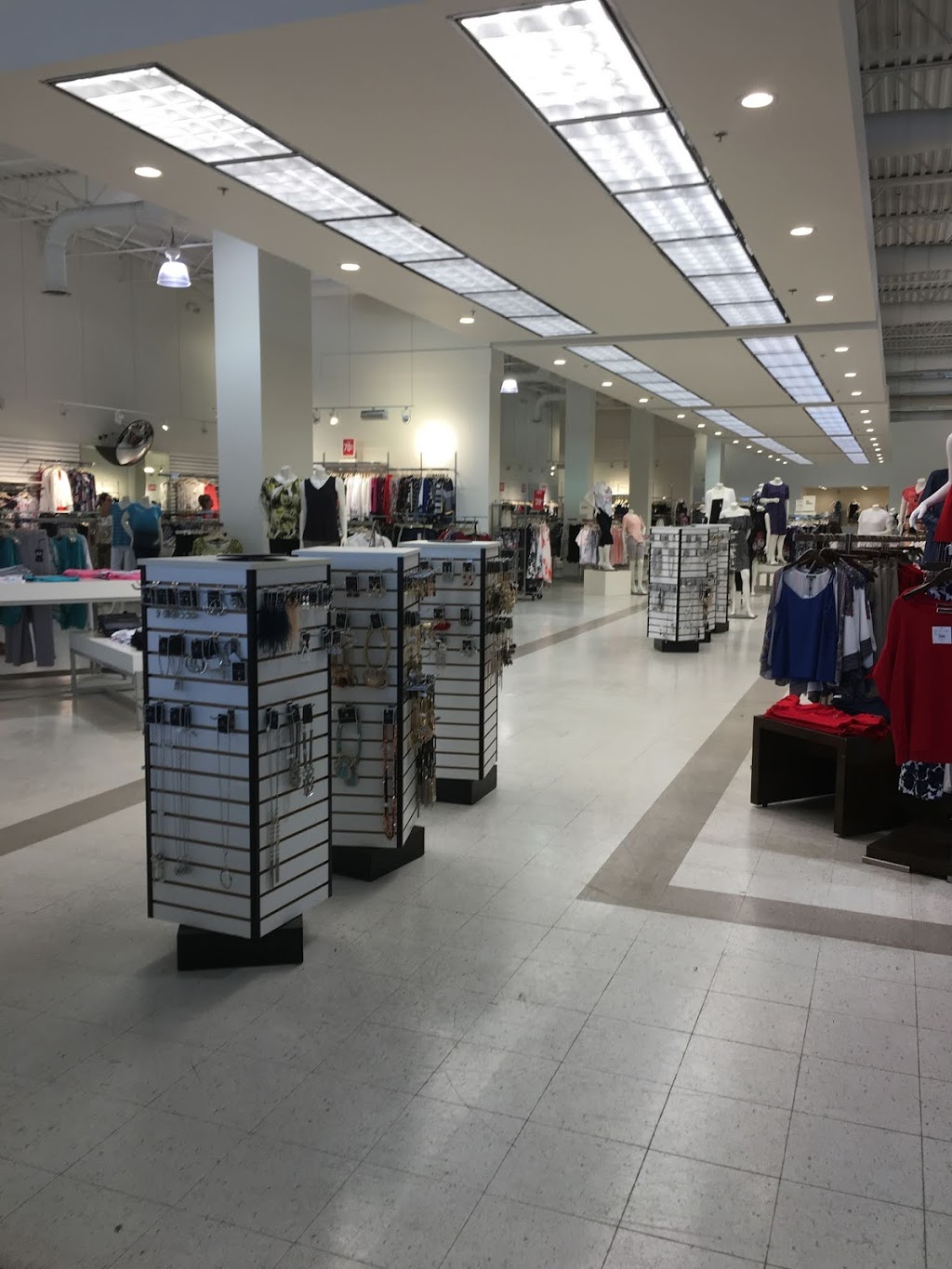 Laura | 1667 Merivale Rd, Nepean, ON K2G 3K2, Canada | Phone: (613) 727-9198
