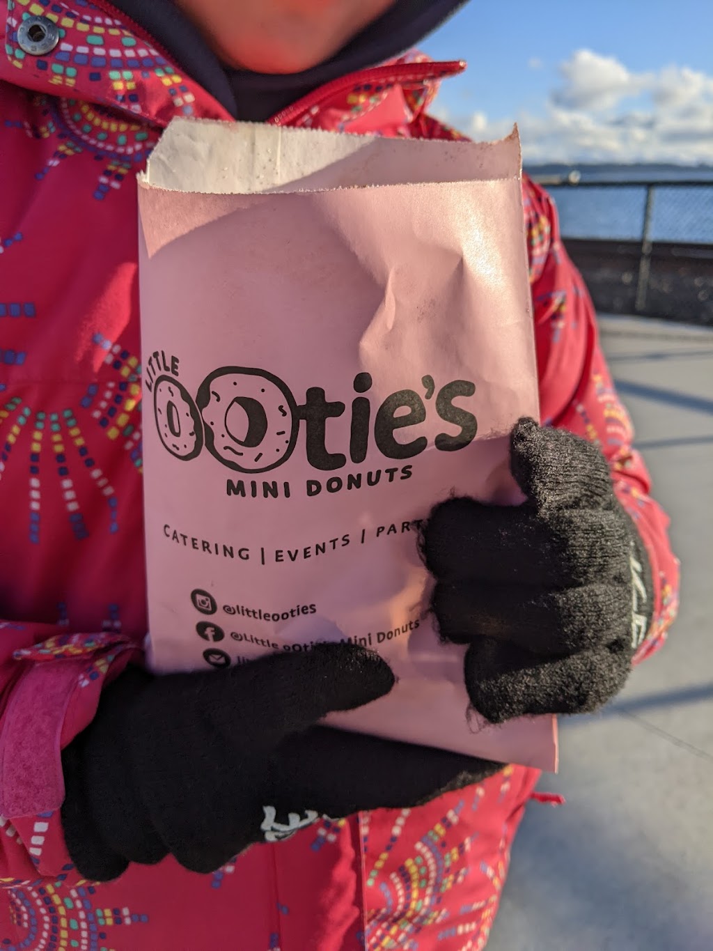 Little oOties Mini Donuts | 14995 Marine Dr, White Rock, BC V4B 1C3, Canada | Phone: (604) 812-1632