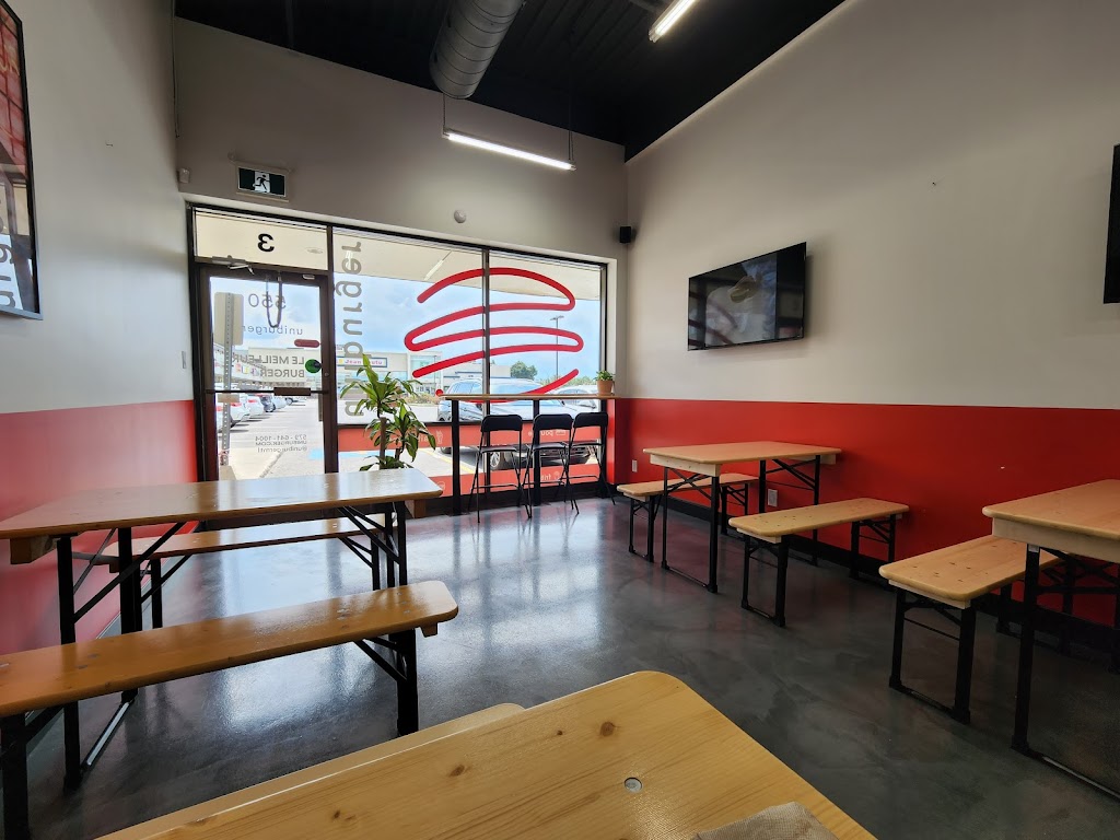 Uniburger | 550 Bd du Curé-Labelle, Sainte-Rose, QC H7L 4V6, Canada | Phone: (579) 641-1004