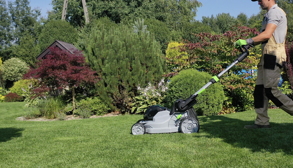 South Surrey Mowing | 2866 146 St, Surrey, BC V4P 0B1, Canada | Phone: (604) 337-1957