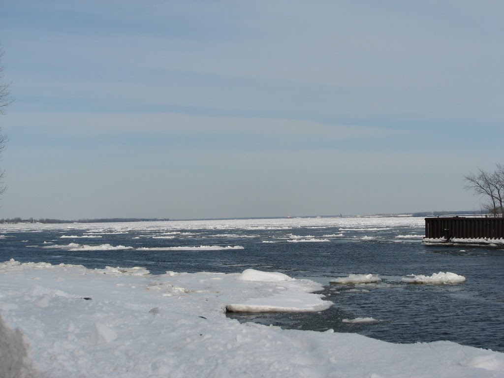 Cap-Madeleine Ralais Portuaire | 750 Rue Notre-Dame E, Trois-Rivières, QC G8T 4H9, Canada | Phone: (819) 379-9845