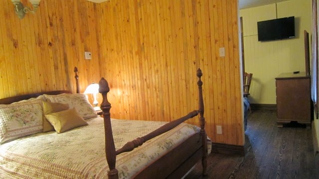 AUBERGE LE FOUR À PAIN | 968 Rue Principale, Petite-Rivière-Saint-François, QC G0A 2L0, Canada | Phone: (418) 632-5550