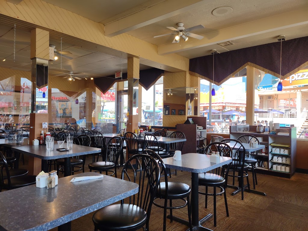 Clifton Hill Family Restaurant 4945 Clifton Hill, Niagara Falls, ON L2G 3N5, Canada