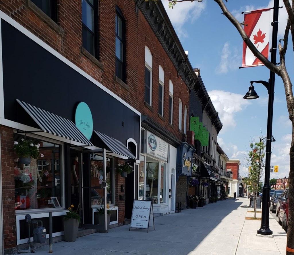 Jade & Laney Boutique | 14 Elgin St W, Arnprior, ON K7S 1N3, Canada | Phone: (613) 894-8350