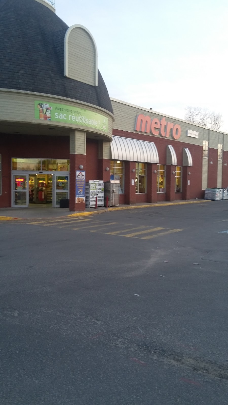 Metro Tanguay Papineauville | store | 377 Rue Papineau, Papineauville, QC J0V 1R0, Canada | 8194278667 OR +1 819-427-8667