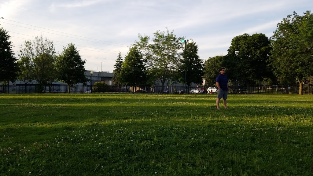 Parc Harpell | 60 Rue Saint-Pierre, Sainte-Anne-de-Bellevue, QC H9X 1X9, Canada | Phone: (514) 457-1605