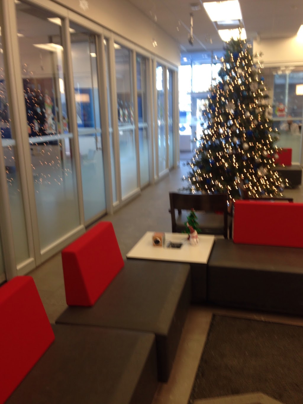BMO Bank of Montreal | 515 Lakeshore Rd E #113, Mississauga, ON L5G 1H9, Canada | Phone: (905) 274-3438