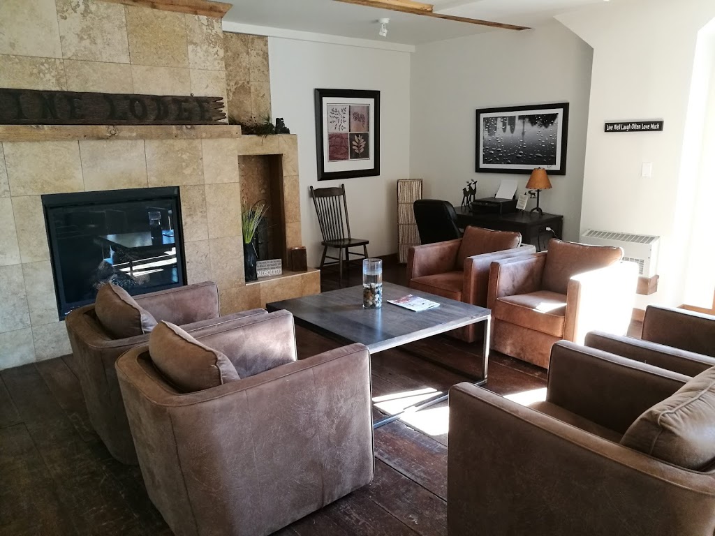 Pine Lodge Muskoka | 484 Muskoka Road 10, Port Sydney, ON P0B 1L0, Canada | Phone: (705) 385-2271