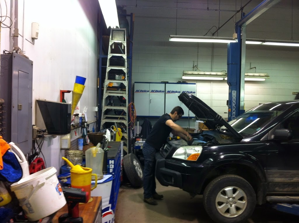 Universal Garage | 150 Binnington Ct, Kingston, ON K7M 8N1, Canada | Phone: (613) 777-1102