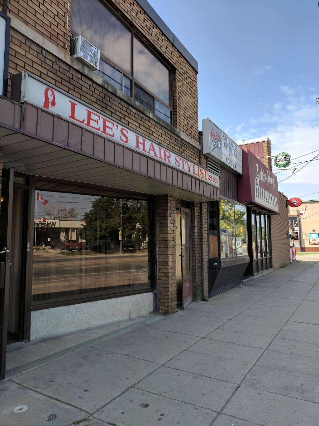 Lees Hair Stylist | 3649 Lake Shore Blvd W, Etobicoke, ON M8W 1P6, Canada | Phone: (416) 251-5123