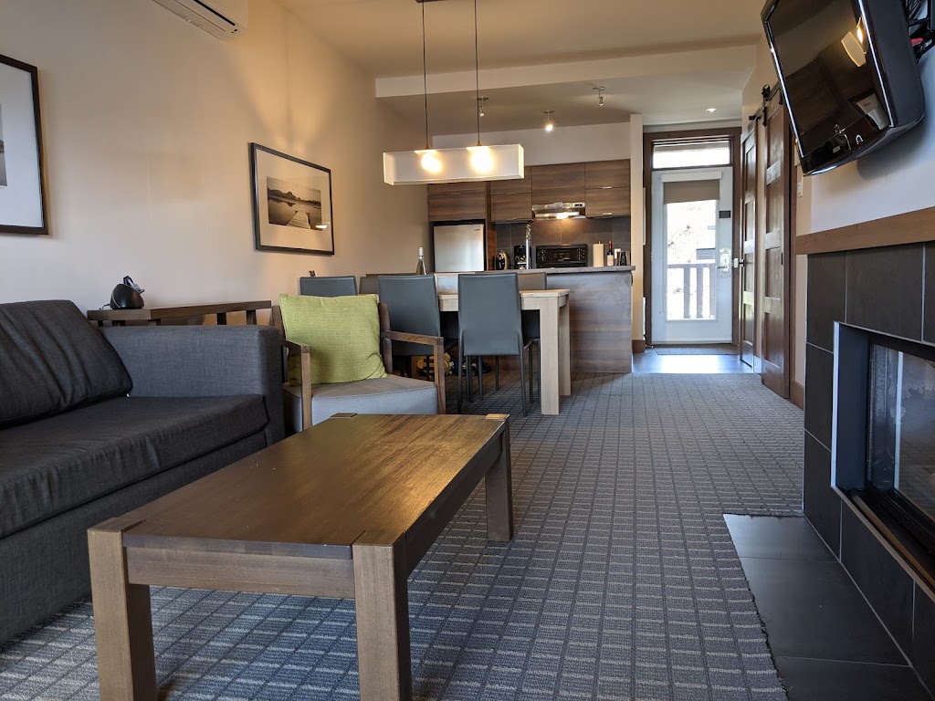 Escapade Bonheur | 2178 Chem. du Lac Supérieur, Lac-Supérieur, QC J0T 1P0, Canada | Phone: (514) 772-6648