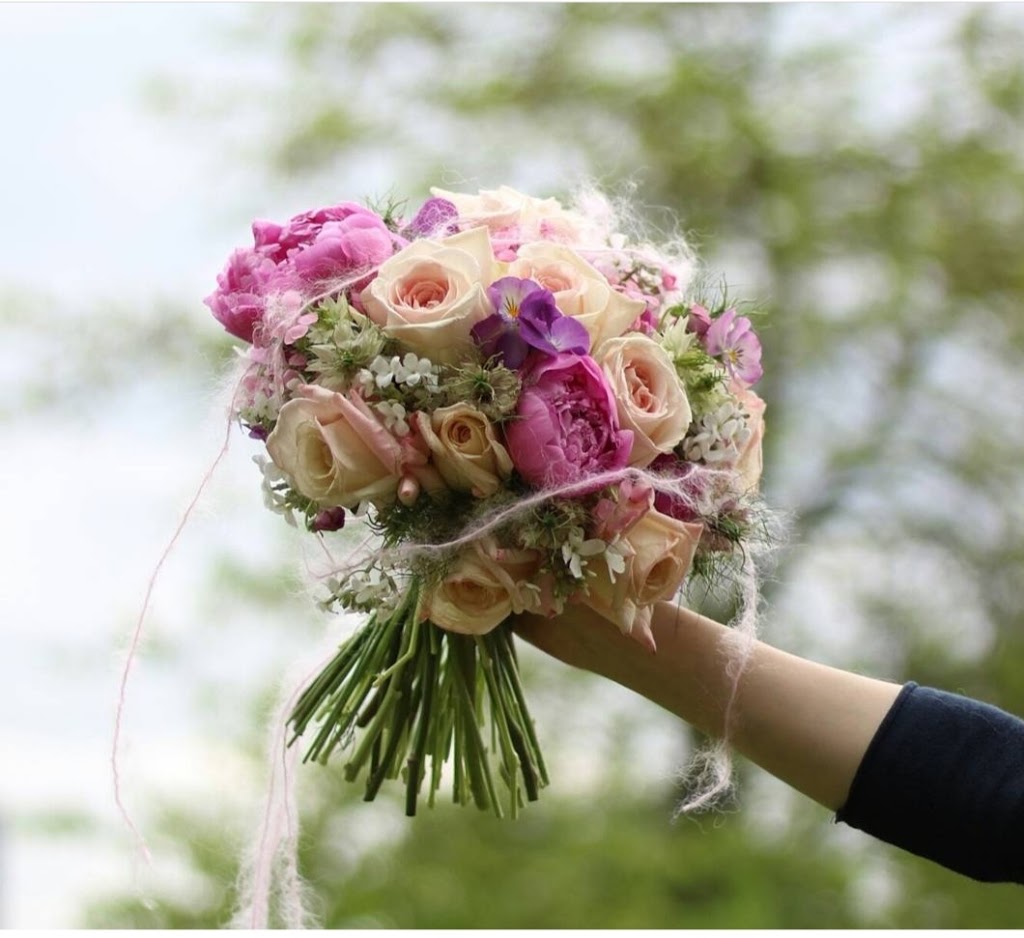 Meadows Flowers | 19150 Lougheed Hwy #130, Pitt Meadows, BC V3Y 2H6, Canada | Phone: (604) 465-1111