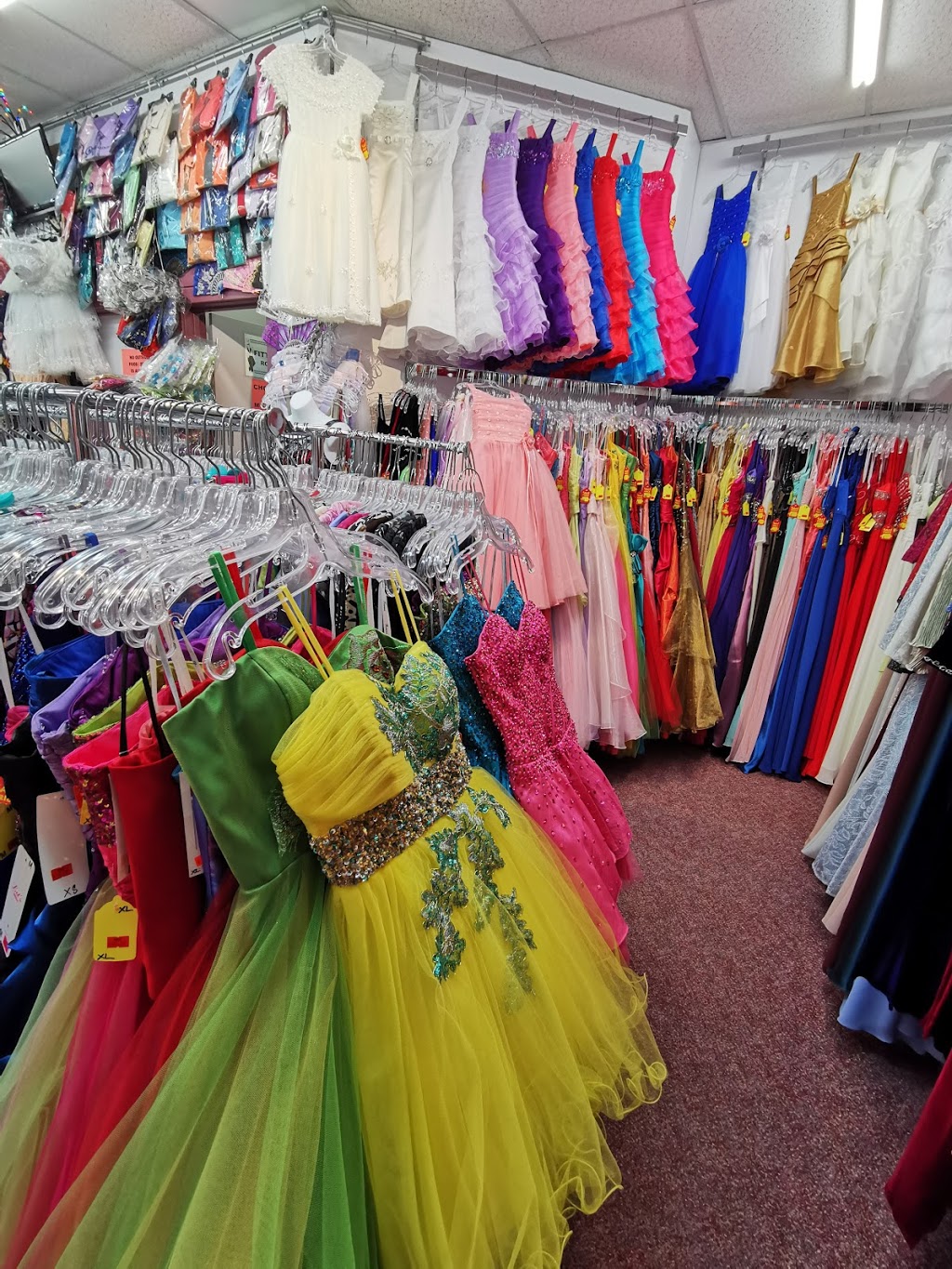 Model Club Fashion Design | 10632 98 St NW, Edmonton, AB T5H 2N7, Canada | Phone: (780) 990-1229
