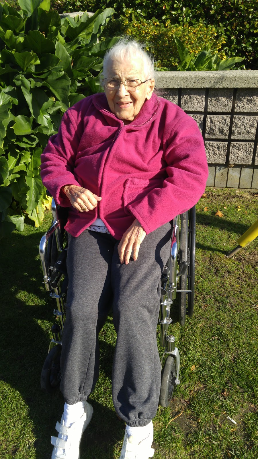 Courtyard Gardens Retirement Residence | 7051 Moffatt Rd, Richmond, BC V6Y 3W2, Canada | Phone: (604) 273-1225