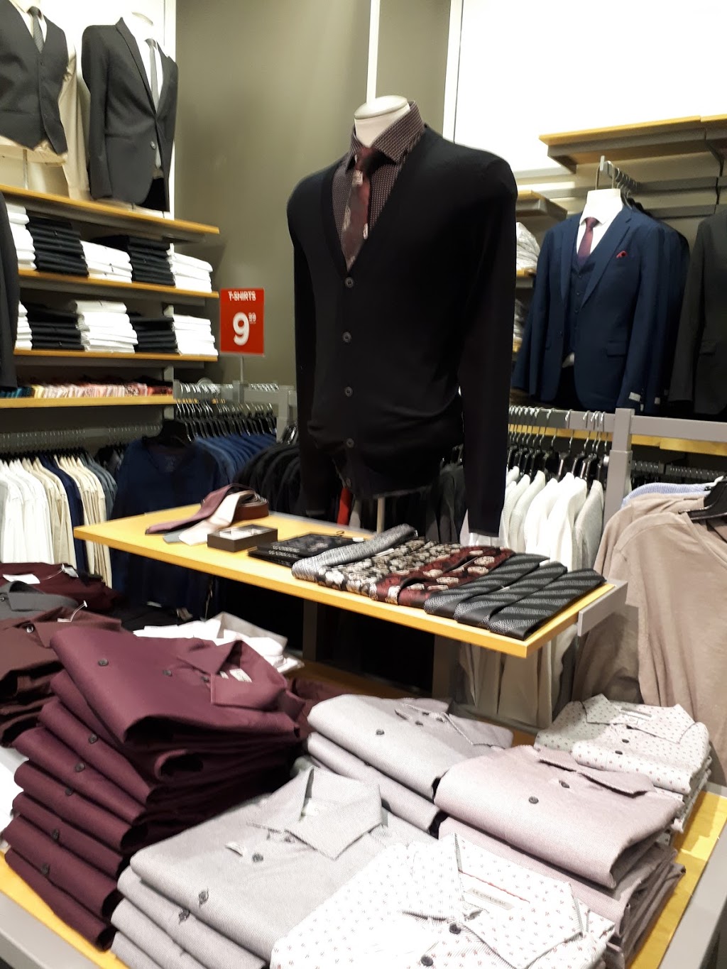 LE CHÂTEAU | 1 Londonderry Square NW, Edmonton, AB T5C 3C8, Canada | Phone: (780) 476-1355