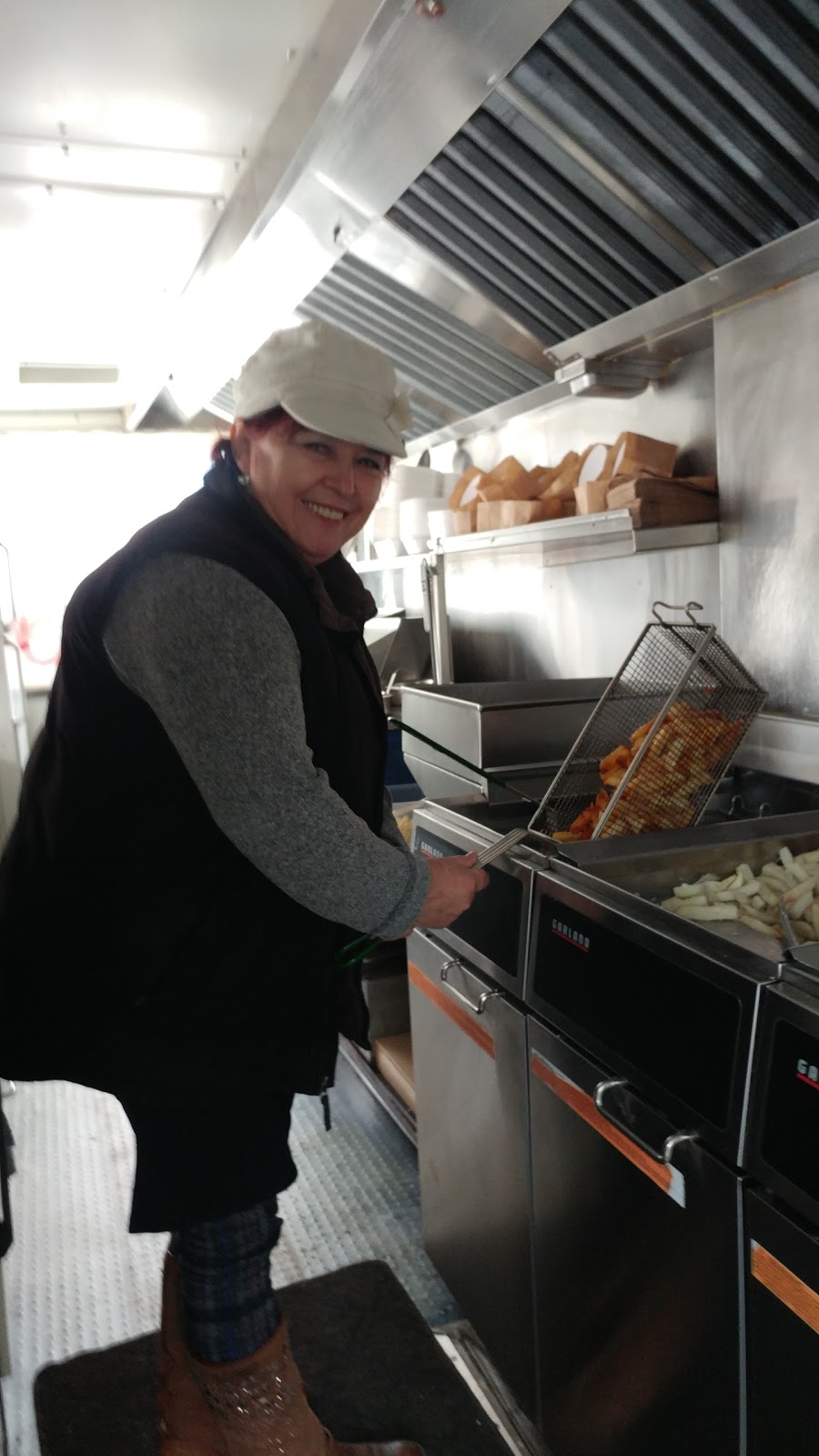 Evas Chip Wagon | 5496 Bank St, Gloucester, ON K1X 1G9, Canada | Phone: (613) 822-7603