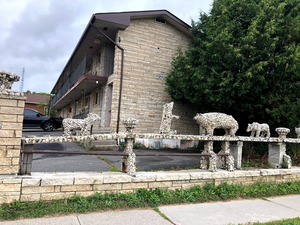 Modern Motel | 430 Cumberland St N, Thunder Bay, ON P7A 4R2, Canada | Phone: (807) 344-4352