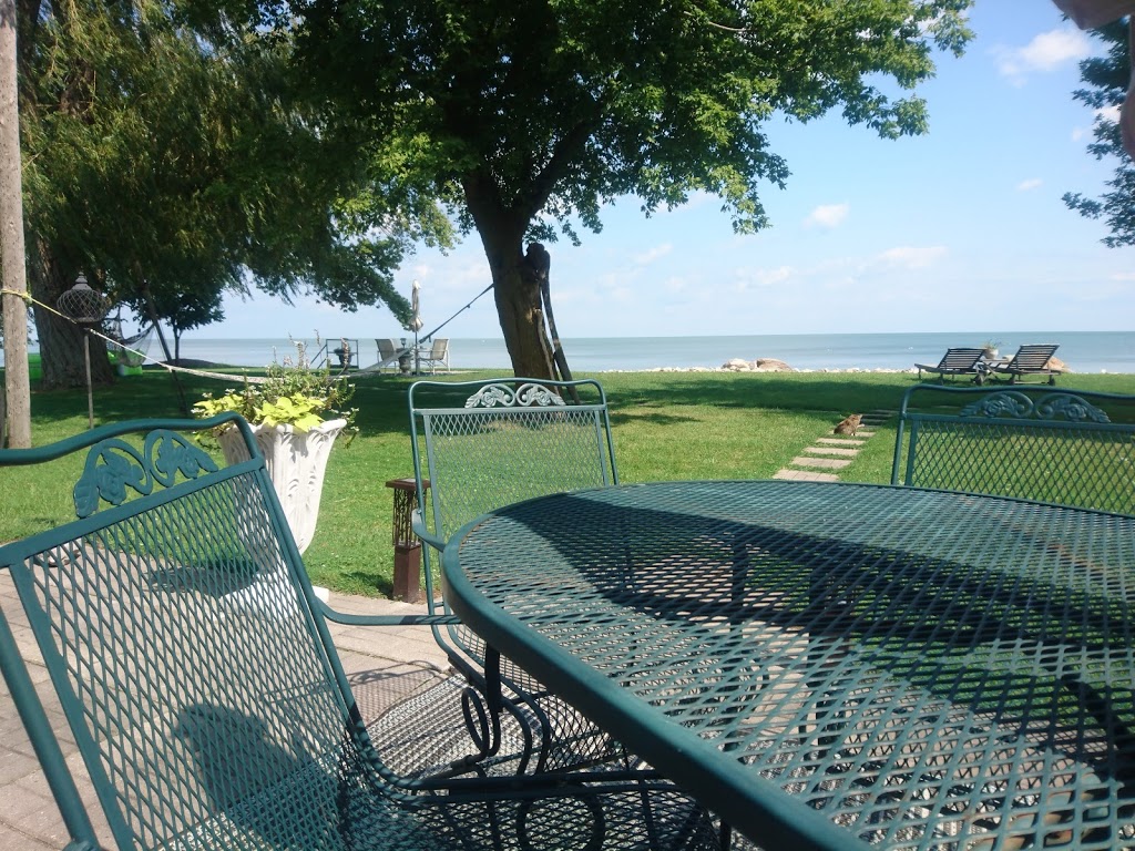 Omsteads On Erie B&B | 254 Detroit Line, Wheatley, ON N0P 2P0, Canada | Phone: (519) 324-5727