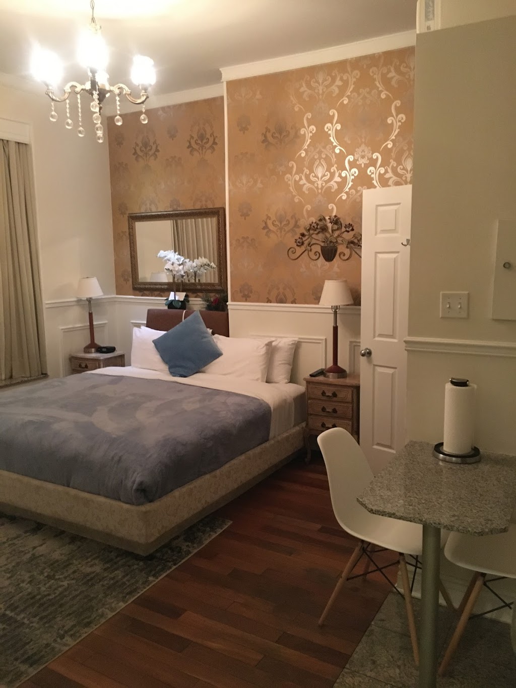 Parc Suites Hotel | 3463 Av du Parc, Montréal, QC H2X 2H6, Canada | Phone: (514) 985-5656