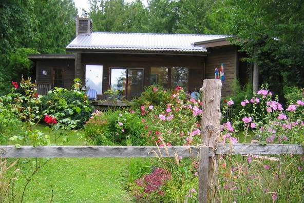 KEMA House & Cabin on Hornby Island | 3200 Shingle Spit Rd, Hornby Island, BC V0R 1Z0, Canada | Phone: (604) 764-6411