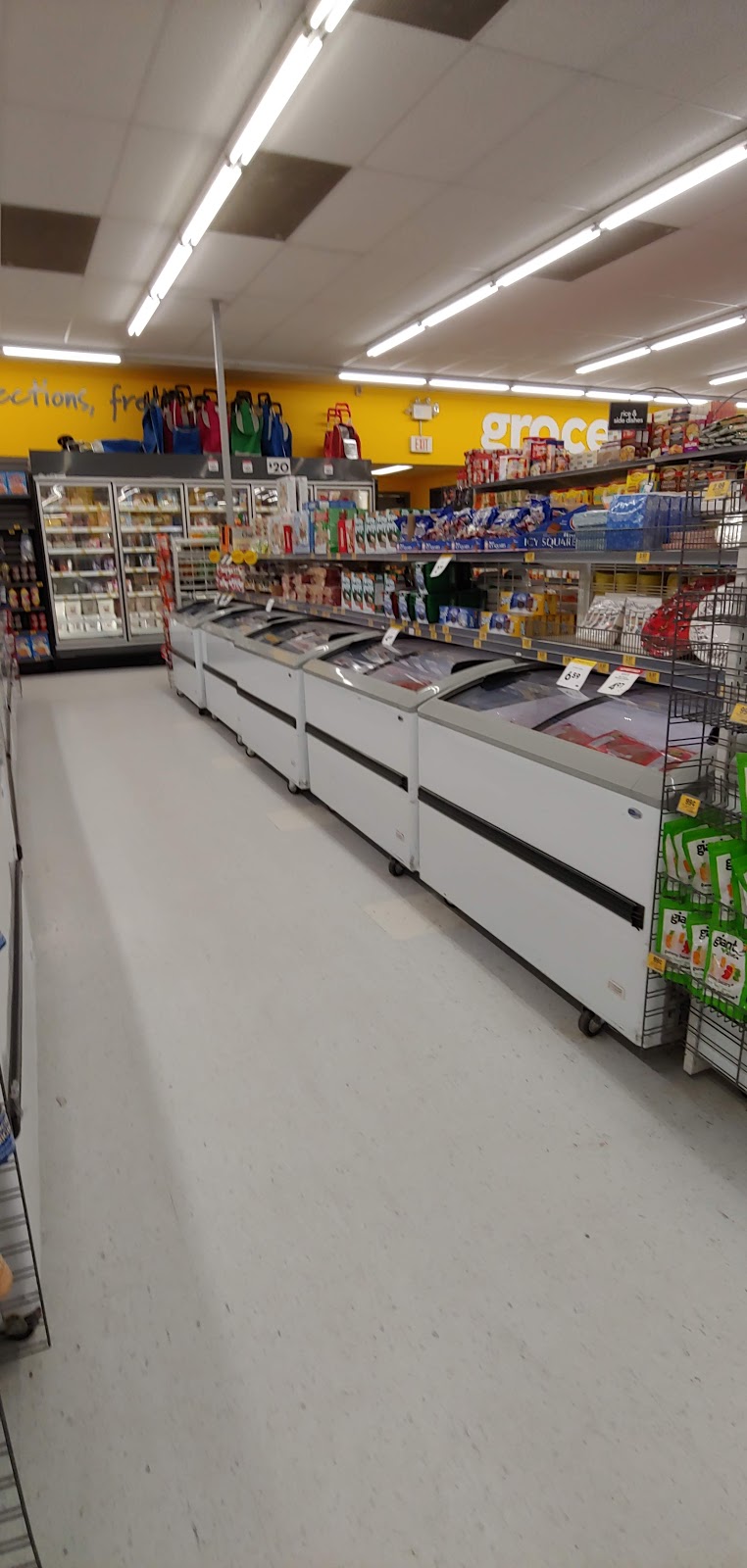 Munroe Shopping Centre | 489 London St, Winnipeg, MB R2K 2Z4, Canada | Phone: (204) 669-1267