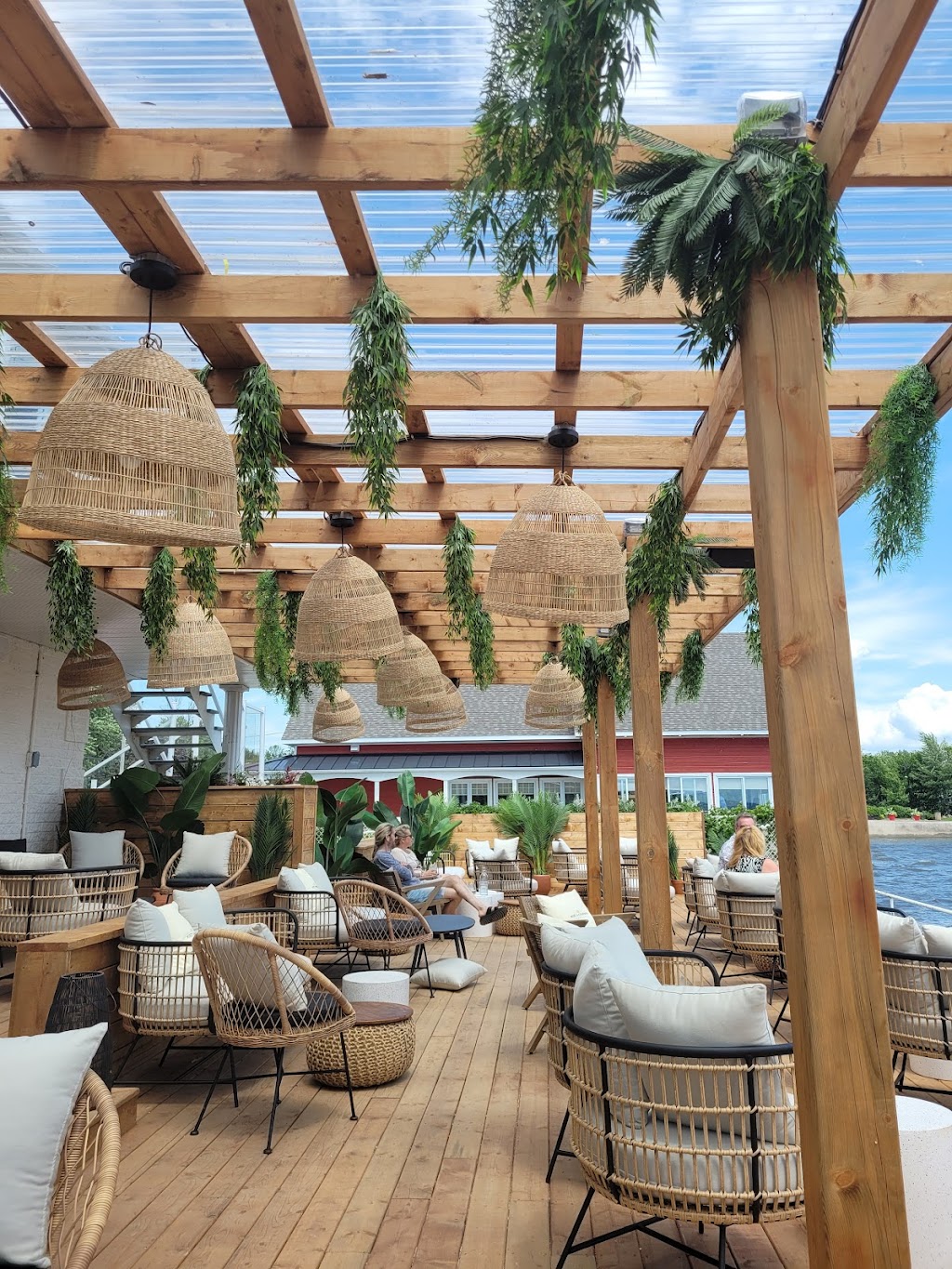 La Tropézienne | 266 Avenue de Venise O, Venise-en-Québec, QC J0J 2K0, Canada | Phone: (438) 865-8651
