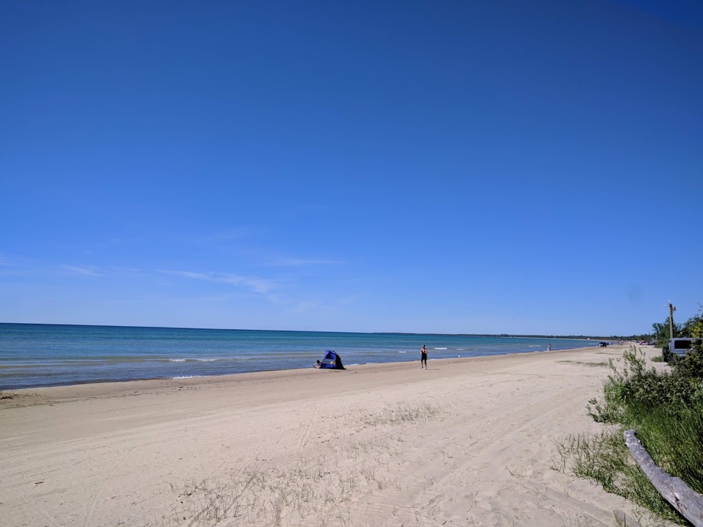 Brums place Cottage Rental | 10 6th Ave S, Sauble Beach, ON N0H 2G0, Canada | Phone: (647) 342-4322
