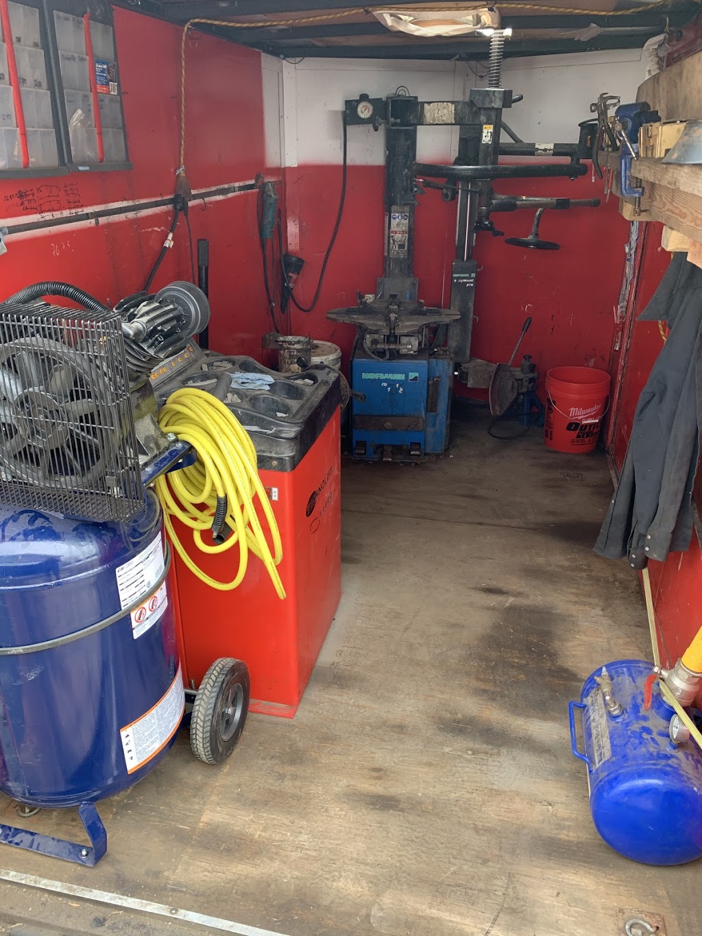 Pneus et mechanic mobile | Rue Pacific, Saint-Hubert, QC J3Z 0E5, Canada | Phone: (514) 608-7128