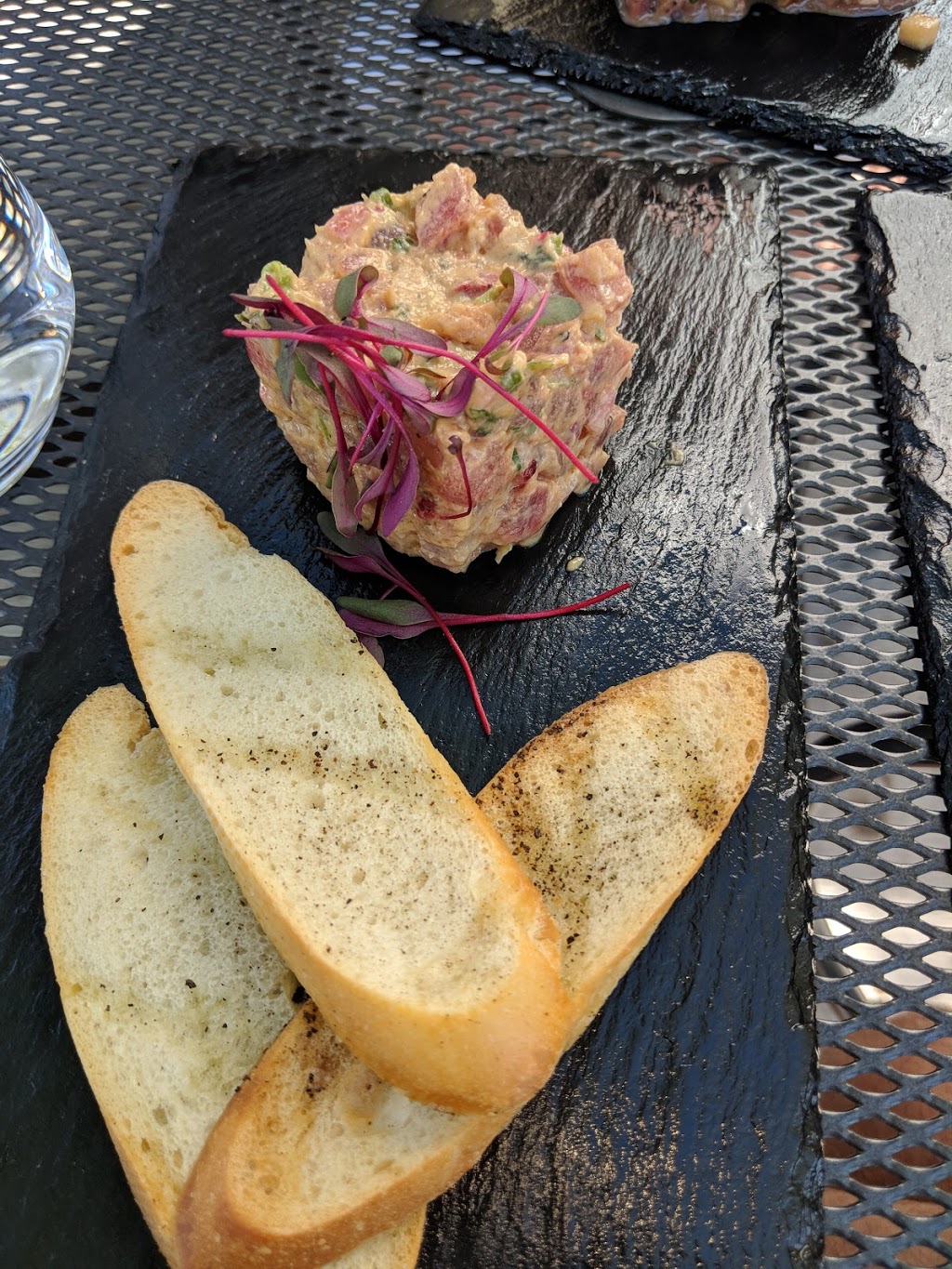 Bistro Fernand | 2 Place du Marché, Beauharnois, QC J6N 2S1, Canada | Phone: (450) 395-3939