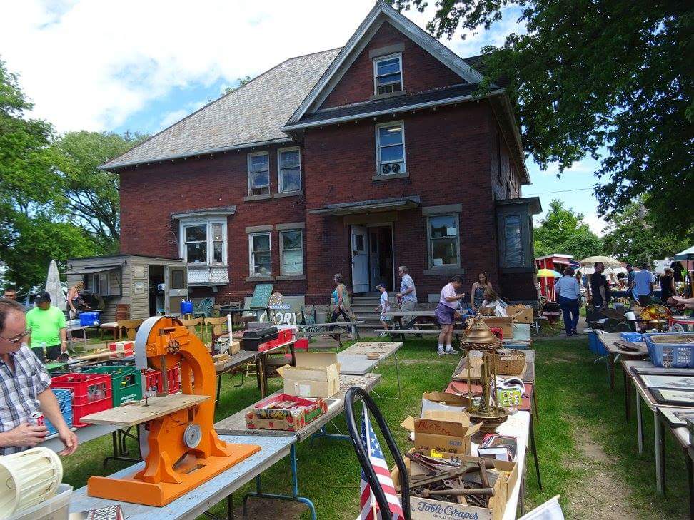 Prudhommes Antique Market | 3125 N Service Rd, Vineland Station, ON L0R 2E0, Canada | Phone: (905) 562-5187
