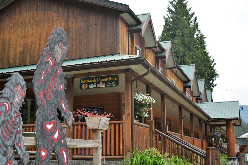 Sasquatch Inn | 46001 Lougheed Hwy, Harrison Mills, BC V0M 1L0, Canada | Phone: (604) 796-2730
