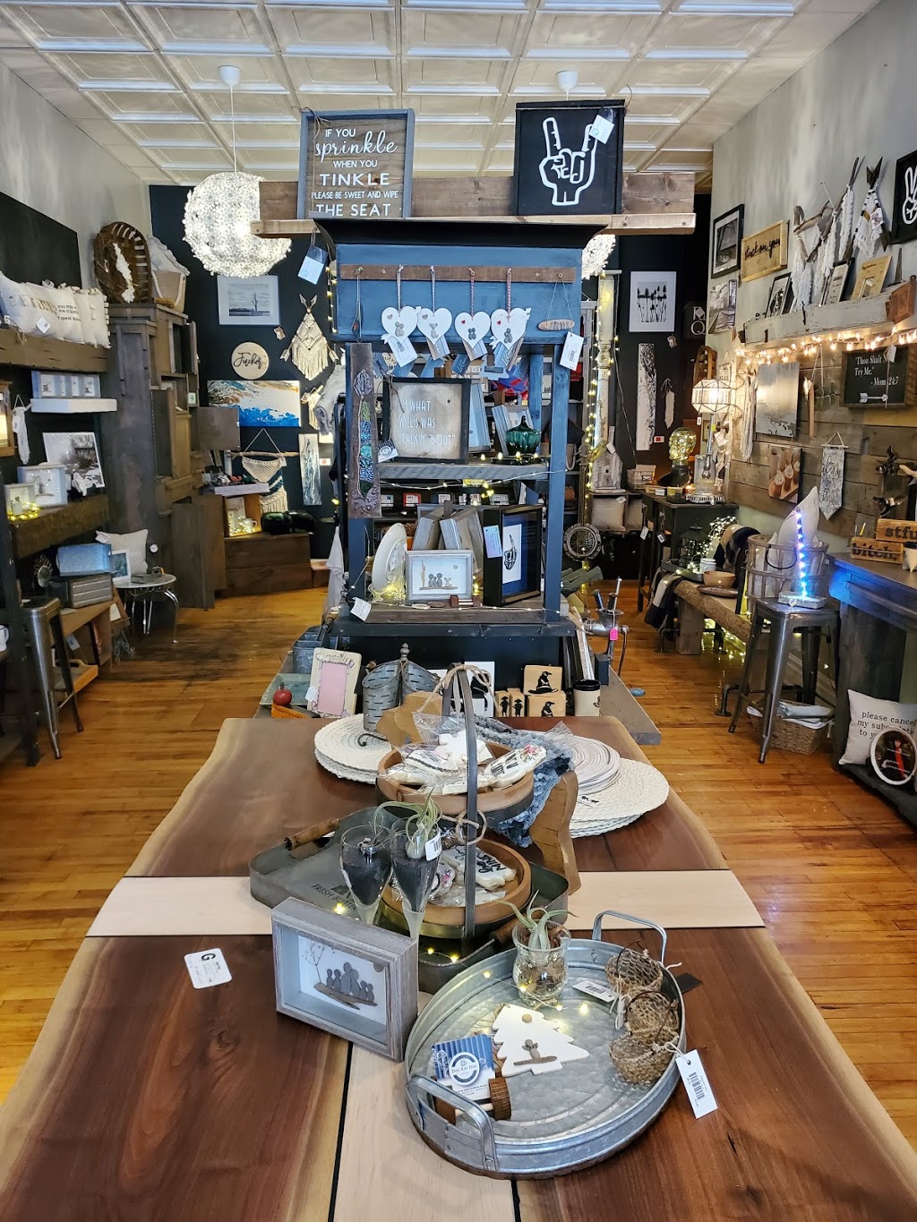 DOG EAT DOG | 161 Mitton St S, Sarnia, ON N7T 3C8, Canada | Phone: (519) 384-0888