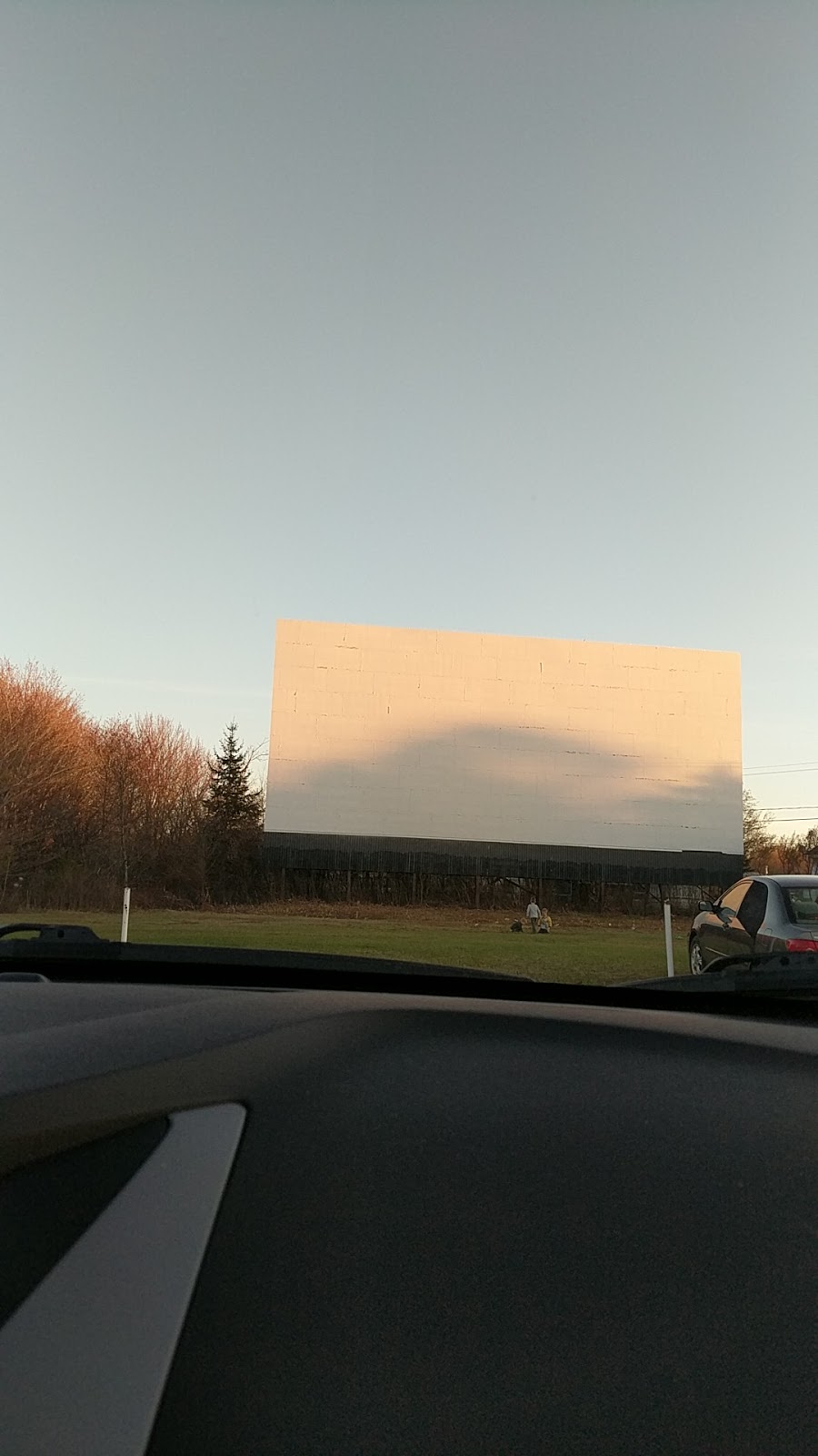 Neptune Drive-in | 691 Main St, Pointe-du-Chêne, NB E4P 4Z9, Canada | Phone: (506) 962-6246